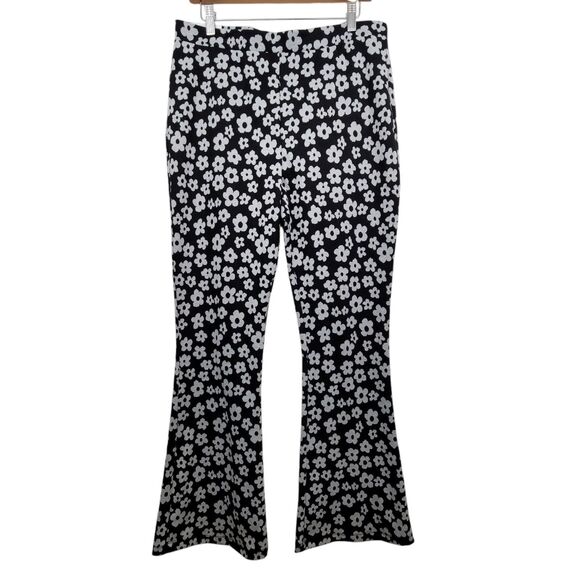 Vanilla Star Black And White Dainty Flower Pull On Flare Pants Size XL - Picture 1 of 9